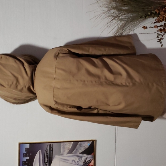 FORECASTER OF BOSTON LUXURY LOOK FUR COAT. - Picture 7 of 13